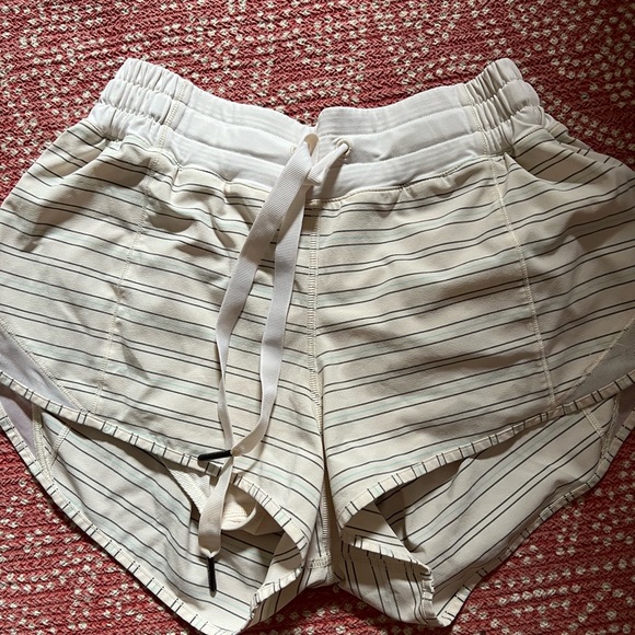 Lululemon hotty hot shorts - Picture 2 of 2